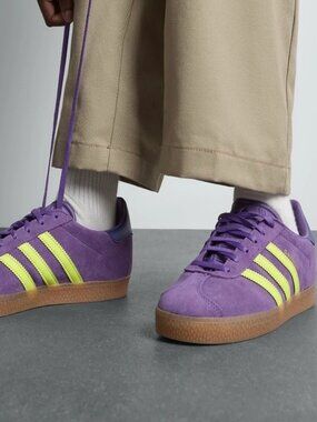 ADIDAS GAZELLE shoes JUNIOR 2.5  NWT!!